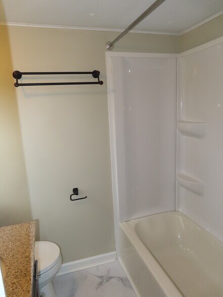 Building Photo - 8911 Pembroke Oak Grove Rd