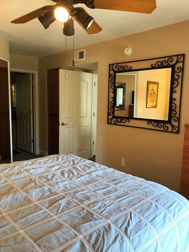 Building Photo - 5751 N Kolb Rd