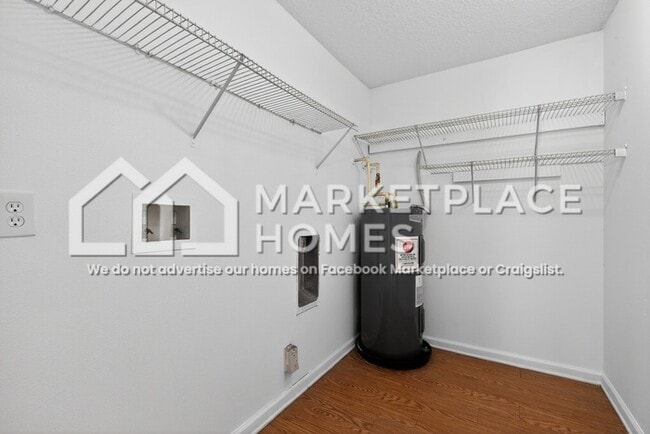 Building Photo - 2167 Thomas Ct