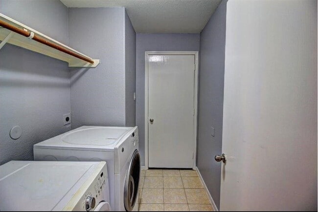 Building Photo - 21402 Doral Rose Ln