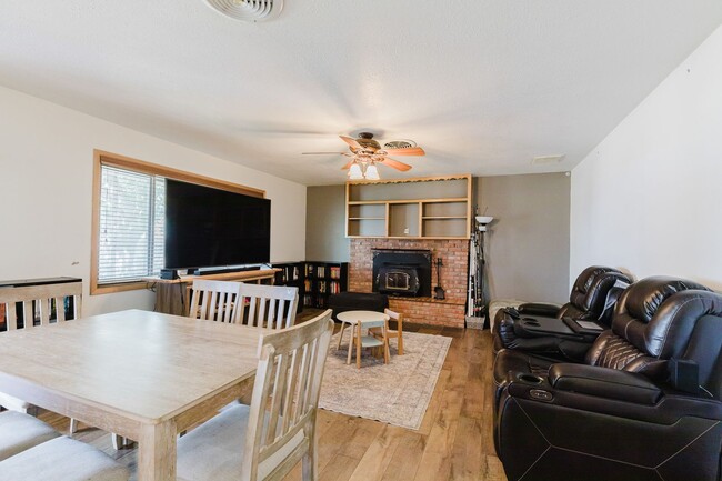 Building Photo - Spacious 3 Bedroom Home with Solar Panels and a Pool