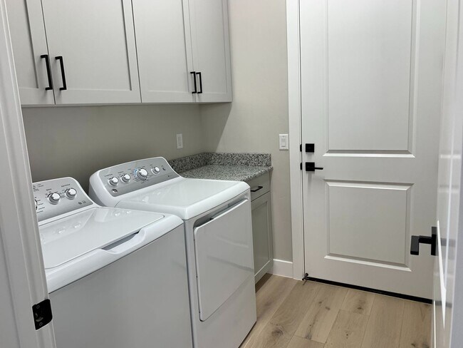 Building Photo - Brand New Two-Bedroom in Sun River 55+ Com...