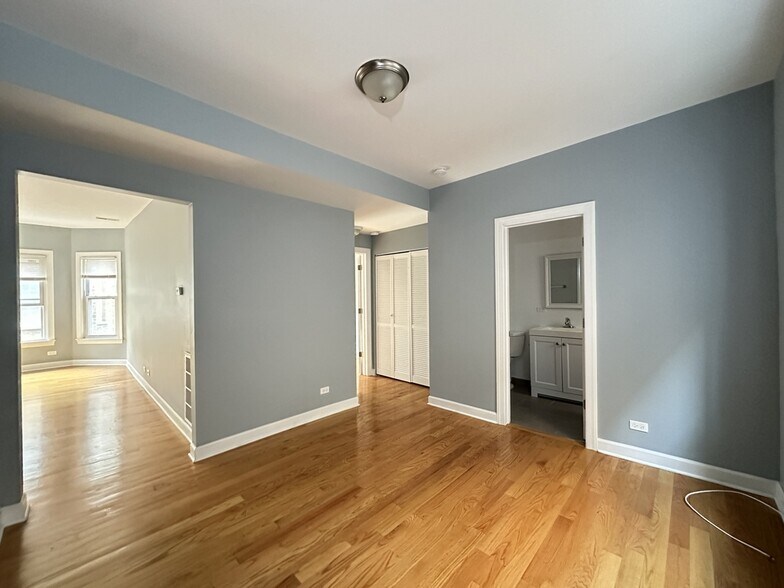 Building Photo - 1640 W Pratt Blvd