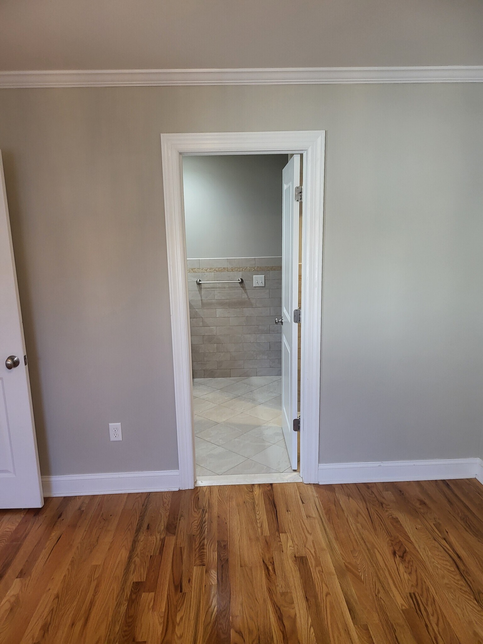 Building Photo - 36 W Hanover Ave