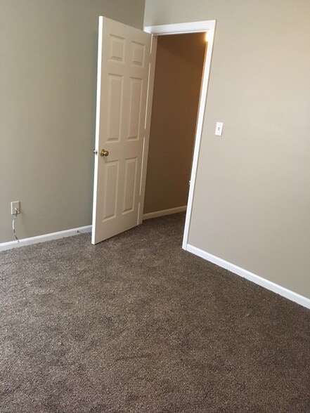 Building Photo - 5339 Ponderosa St.