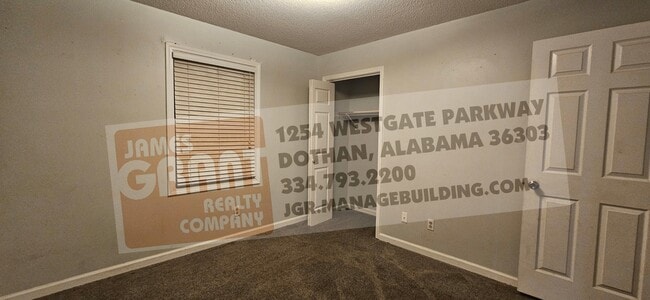 Building Photo - 211 Plantation Rd