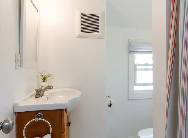 Bathroom - 54 Rose St