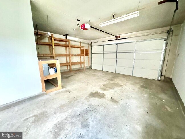 Building Photo - 302 Mimosa Ave