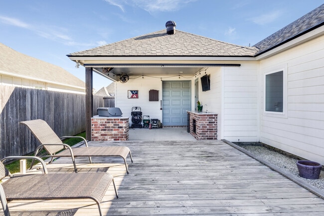 Building Photo - 204 San Sebastian Dr