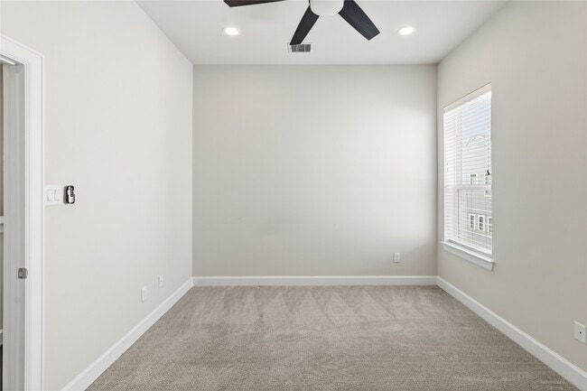 Building Photo - 1509 Elgin St