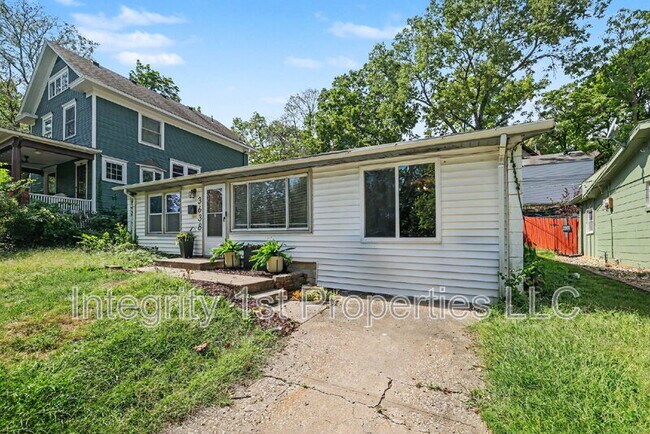 Building Photo - 3638 Genessee St