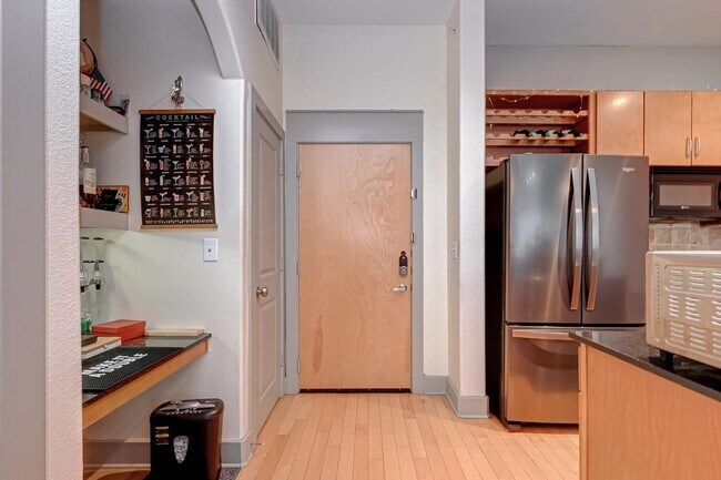 Building Photo - 1901 Post Oak Blvd