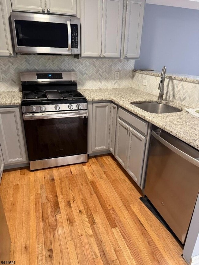 Building Photo - 87 Royal