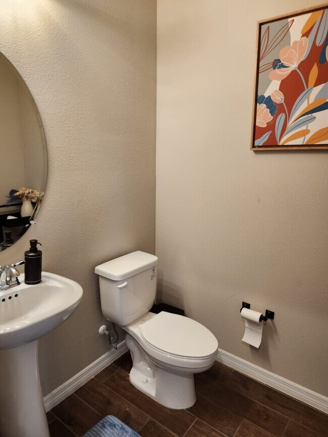 Building Photo - 6331 Laurelcrest Gln