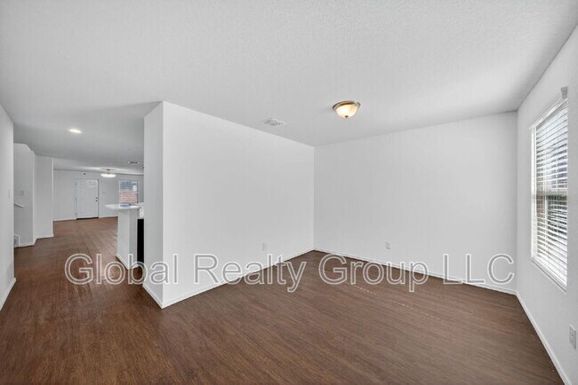 Building Photo - 7139 Quarter Moon