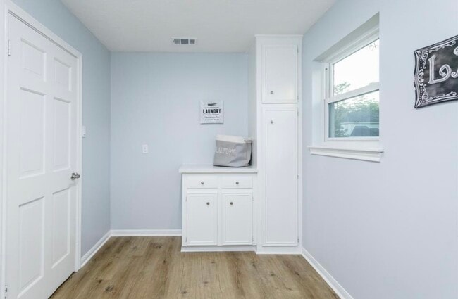 Building Photo - 15614 Pebble Bend Dr