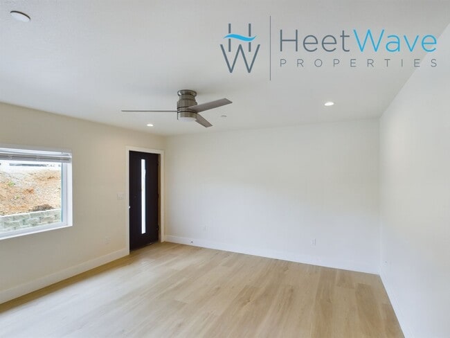 Interior Photo - 5061 72nd St