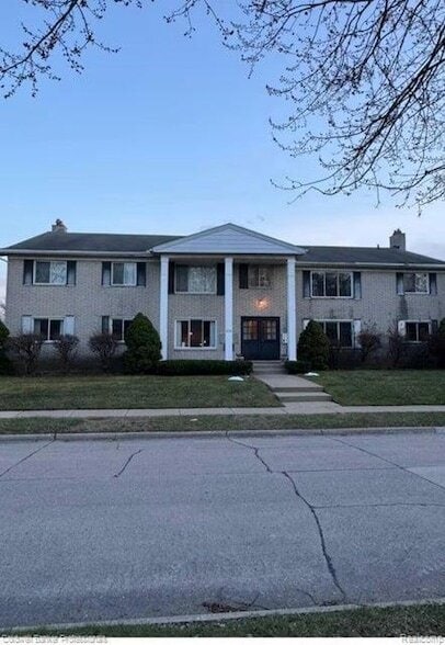 Building Photo - 510 Montrose Ave