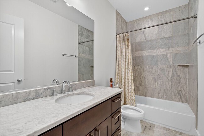 Building Photo - Sophisticated, Beautifully Furnished 2br/2...