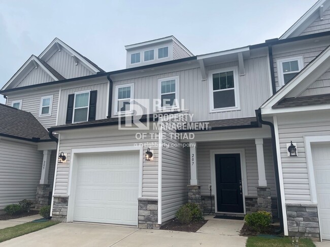 Building Photo - New Construction 3bd/2.5ba Townhome in NE ...