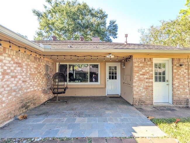 Building Photo - 9702 Harrowgate Dr