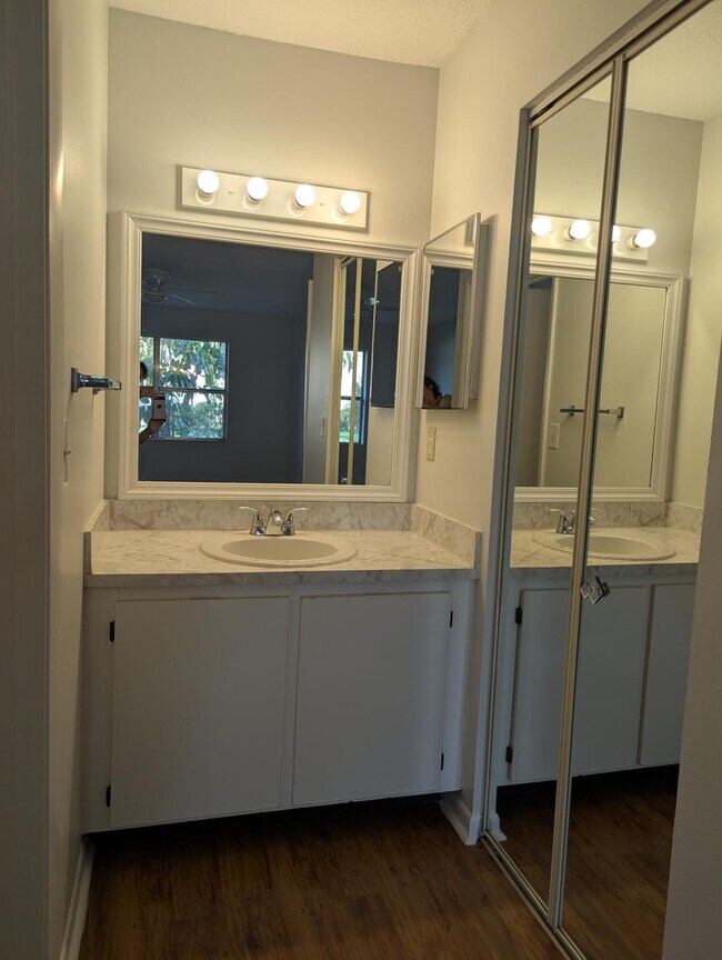 Building Photo - 104 Moccasin Trail S