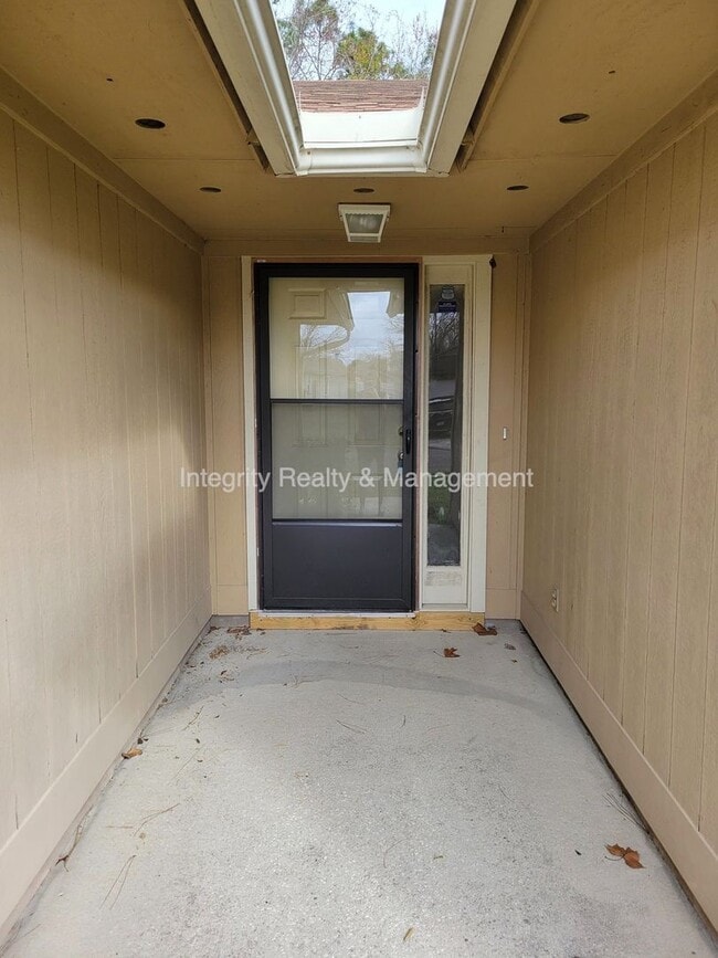 Building Photo - 7519 Allspice Cir N