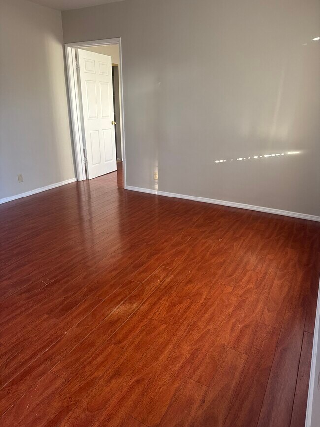 Building Photo - 1145 E Wilson Ave