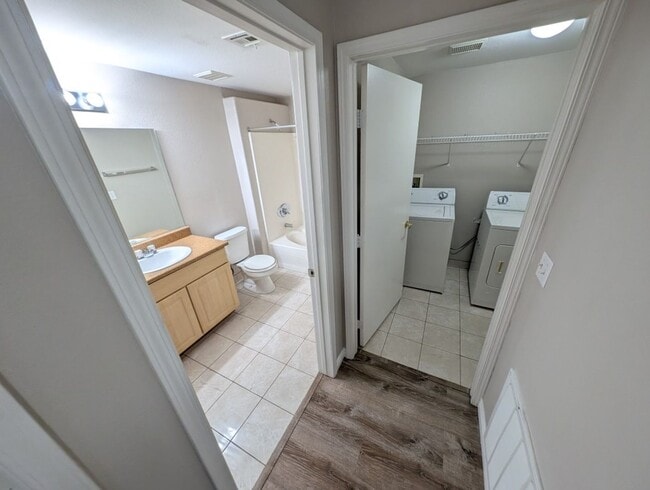 Building Photo - 8250 N Grand Canyon Dr