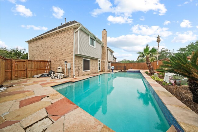Building Photo - 2654 Milburn Dr