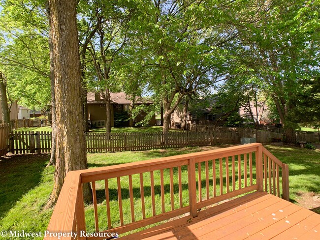Building Photo - 1216 SW Southgate Dr