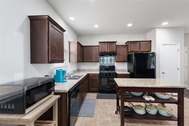 Building Photo - 213 Sambar Dr