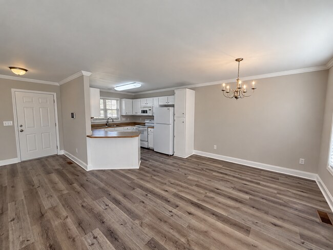 Building Photo - 714 Ralph Graham Dr