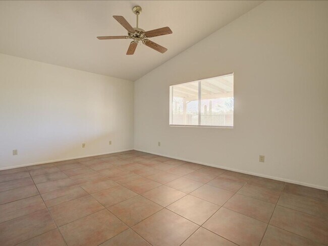 Building Photo - 3 Bed/2 Bath- GREAT Location Near Downtown