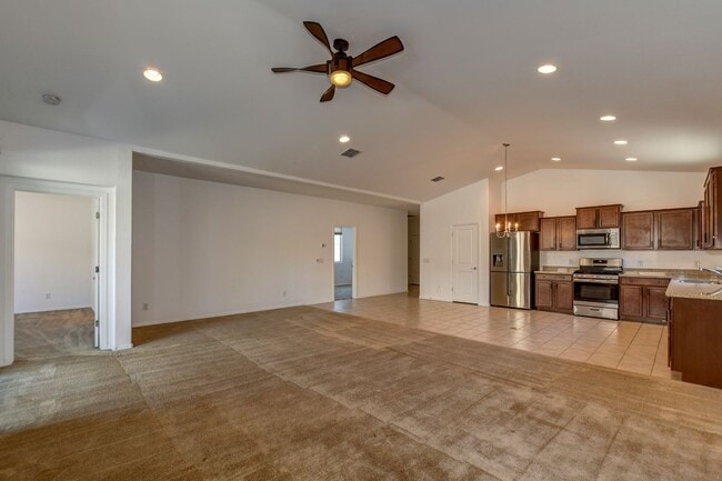 Building Photo - Beautiful 3 bedroom home in Saddlewood.