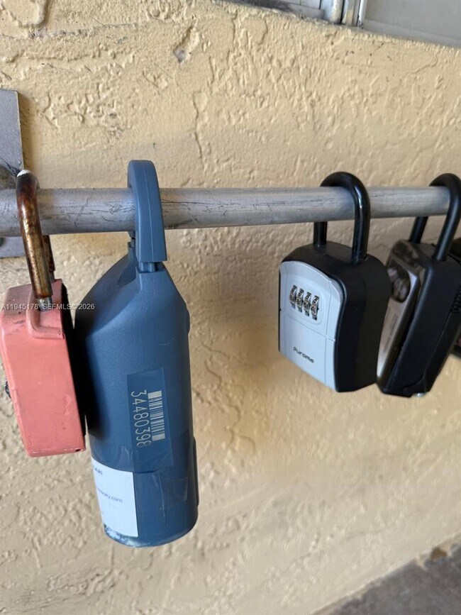 Building Photo - 6598 W Sample Rd