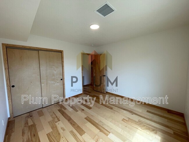 Building Photo - 1855 S 3rd St W