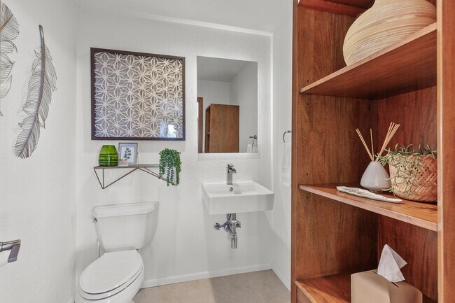 Building Photo - Beautifully Remodeled Execute Home - Parti...