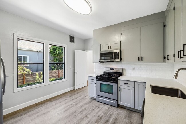 Building Photo - 1033 Central Ave