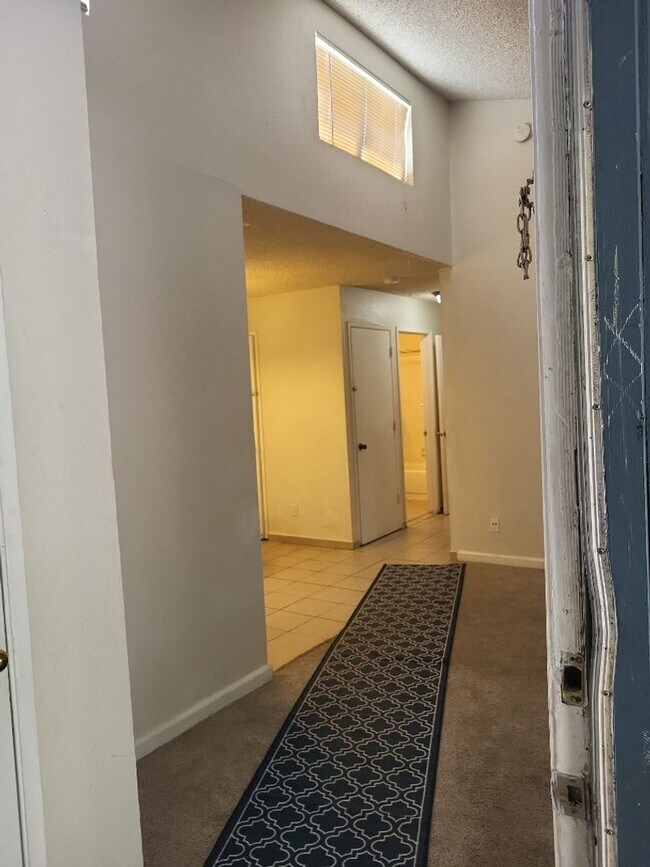 Building Photo - 2100 Highview Ct