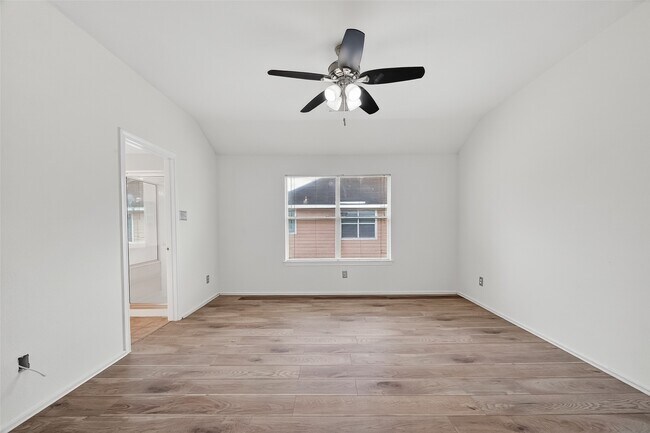 Building Photo - 16623 Newglen Ln