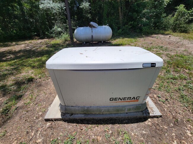 Building Photo - 10754 Lake Shore Dr