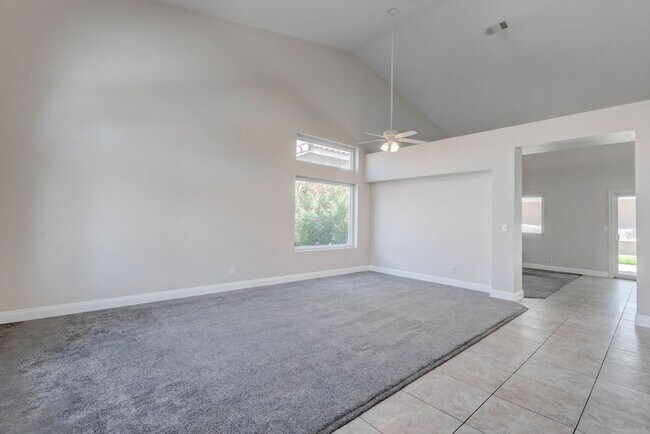 Building Photo - 26 Fantasia Ln