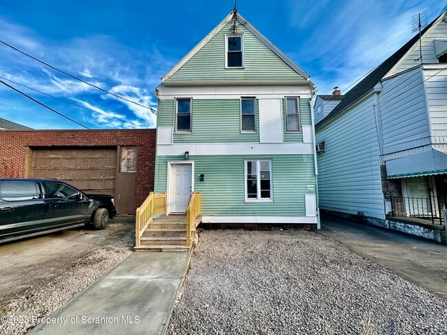 Building Photo - 7 Plum Pl