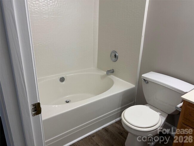 Building Photo - 4924 Aldersbrook Dr