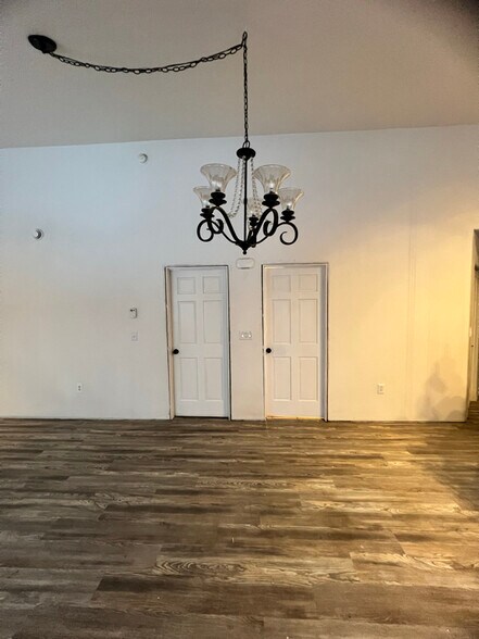 Building Photo - 264 Hawk Rd