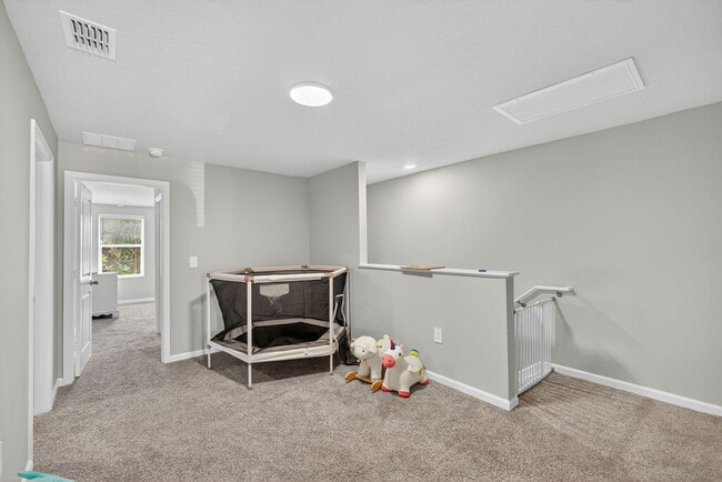 Building Photo - 392 SE Sea Hunt Way