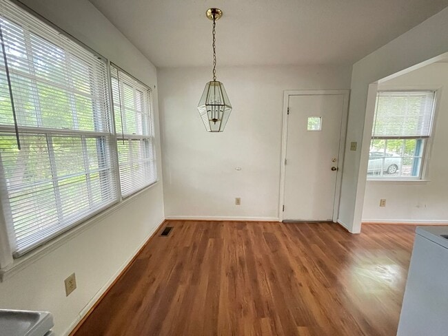 Building Photo - Charming 2br house on the Northside of Cha...
