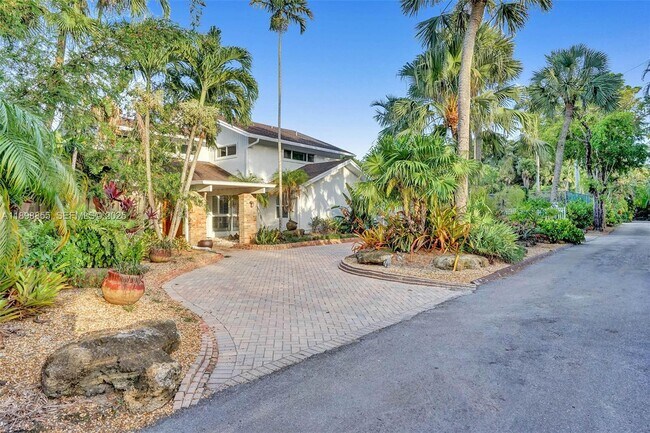 Building Photo - 2120 SW 28th Way