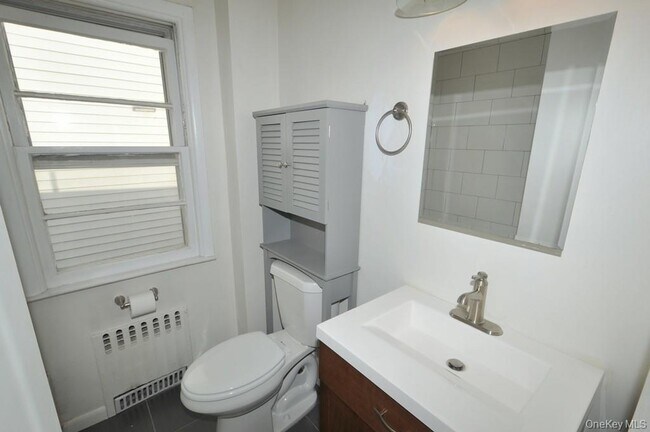 Building Photo - 34 Chestnut St